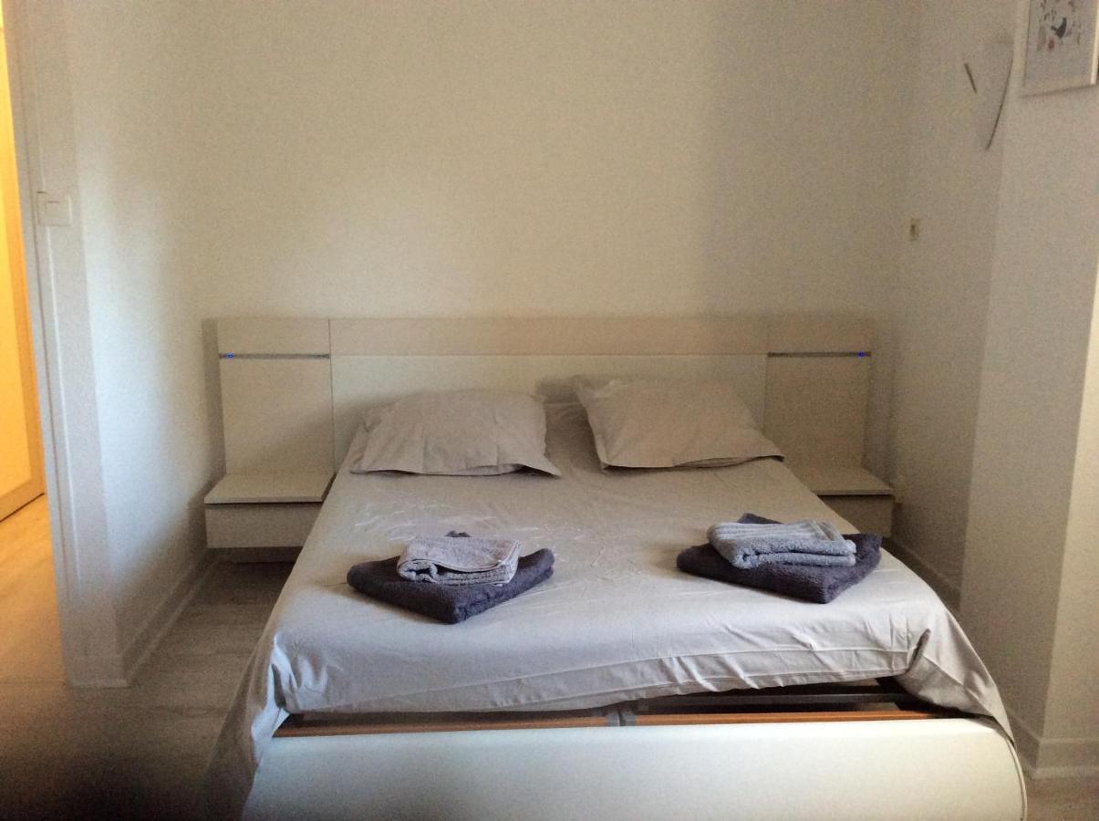 Gites Et Chambres D'Hotes Les Roses The Hauterives Exterior photo
